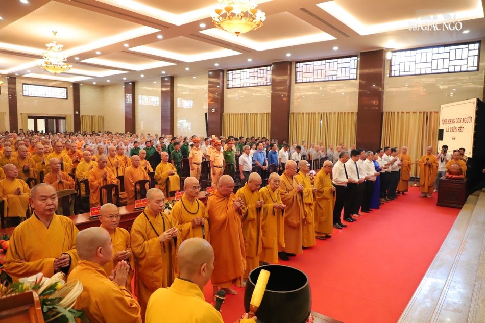 Thắp hương tưởng niệm, kỳ siêu nạn nhân tử vong do tai nạn giao thông