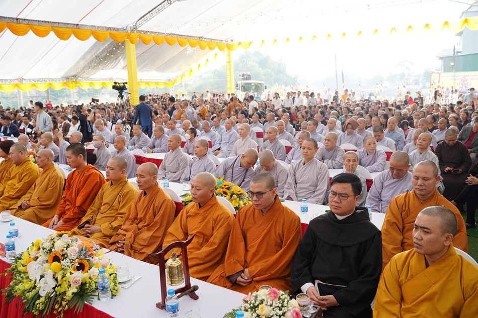 Chư tôn đức Tăng Ni, Phật tử tham dự