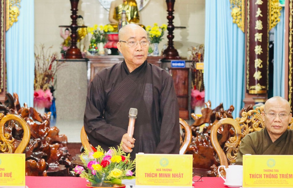 Hòa thượng Thích Minh Nhật phát biểu tại buổi họp Hòa thượng Thích Minh Nhật phát biểu tại buổi họp