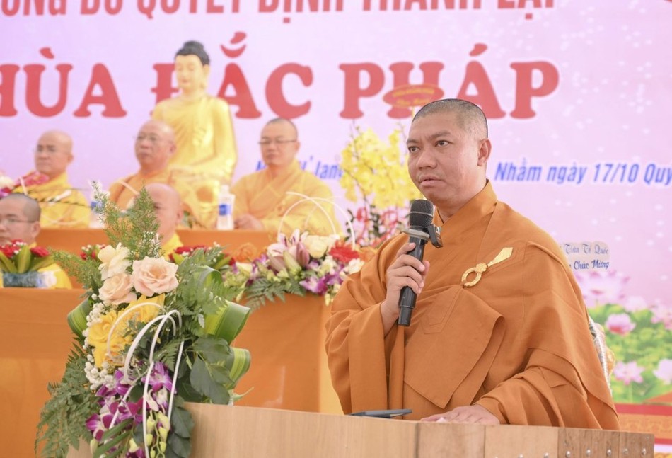 Đại đức Thích Vạn Hiển phát biểu Đại đức Thích Vạn Hiển phát biểu