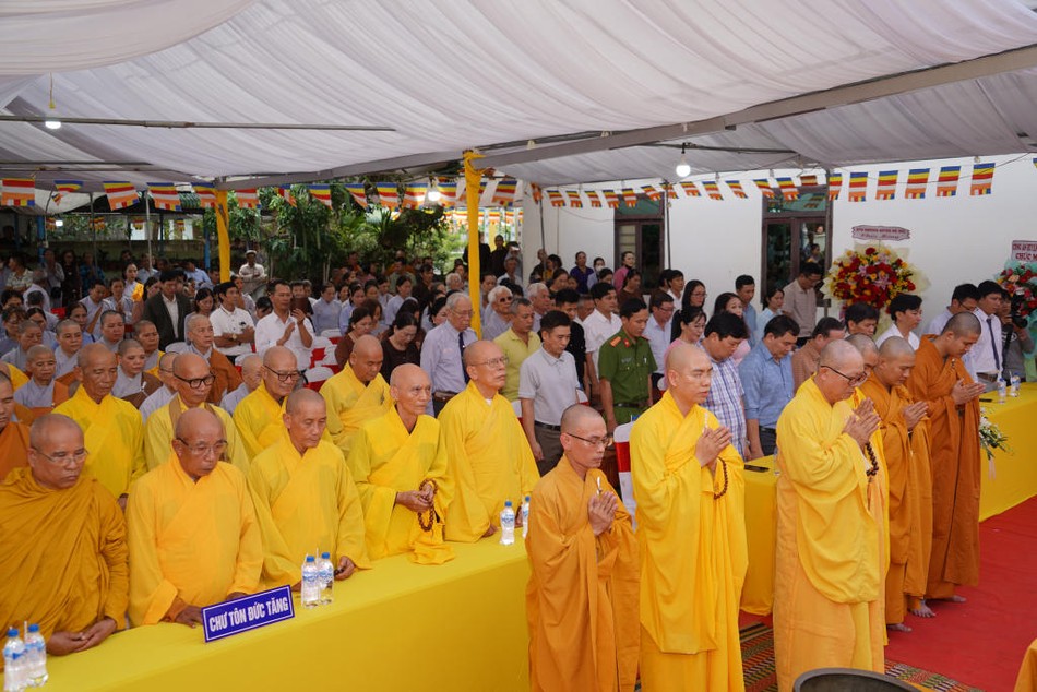 Chư Tăng chùa Linh Quang