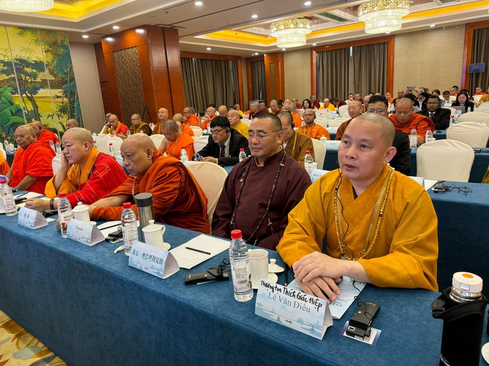 Các đại biểu đến từ Việt Nam và các nước Các đại biểu đến từ Việt Nam và các nước