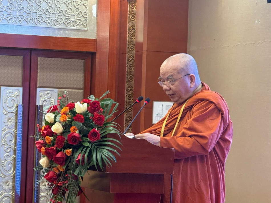 Hòa thượng Thích Thiện Tâm phát biểu trong phiên khai mạc Hòa thượng Thích Thiện Tâm phát biểu trong phiên khai mạc