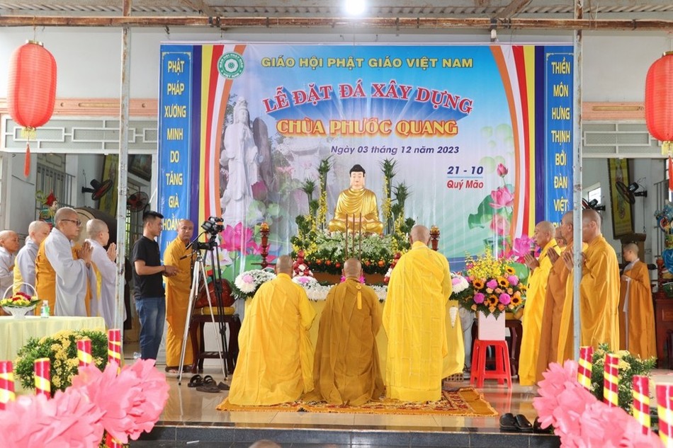 Chư tôn Hòa thượng chứng minh cầu nguyện cho công trình trùng tu chùa Phước Quang sớm hoàn thành như sở nguyện Chư tôn Hòa thượng chứng minh cầu nguyện cho công trình trùng tu chùa Phước Quang sớm hoàn thành như sở nguyện