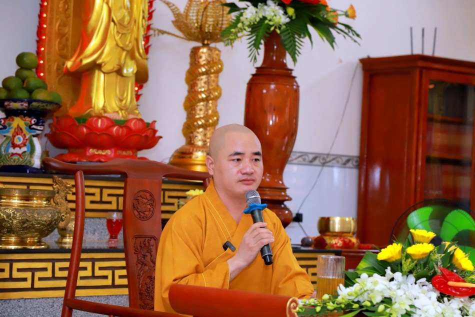 Đại đức Thích An Quang trả lời vấn đáp về Phật pháp cho Phật tử tại khóa tu Đại đức Thích An Quang trả lời vấn đáp về Phật pháp cho Phật tử tại khóa tu