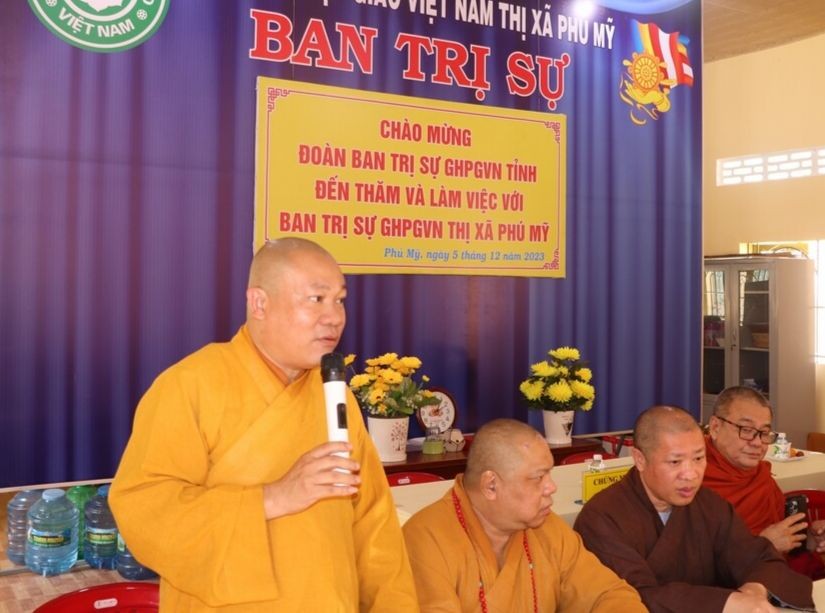 Thượng tọa Thích Nguyên Thái, Trưởng ban Trị sự TX.Phú Mỹ phát biểu tại buổi làm việc Thượng tọa Thích Nguyên Thái, Trưởng ban Trị sự TX.Phú Mỹ phát biểu tại buổi làm việc