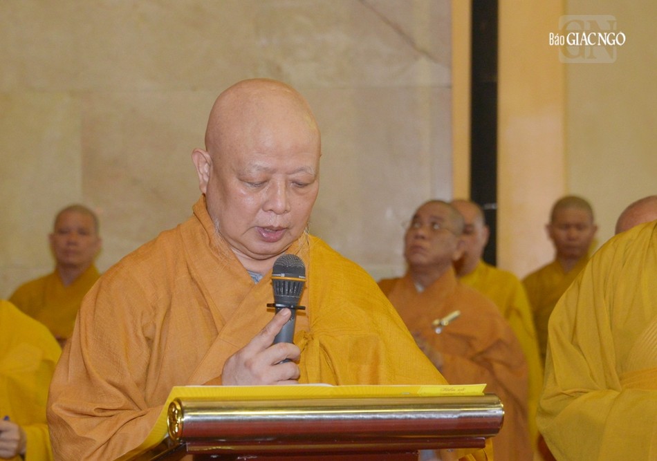 Hòa thượng Thích Lệ Trang cung tuyên tiểu sử Đức Phật hoàng Trần Nhân Tông Hòa thượng Thích Lệ Trang cung tuyên tiểu sử Đức Phật hoàng Trần Nhân Tông