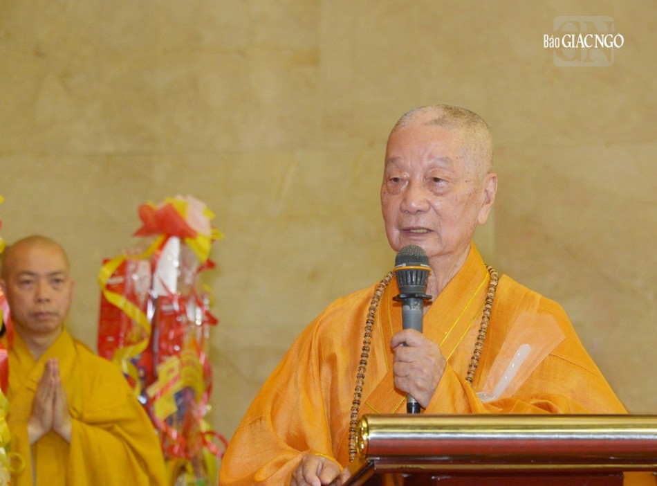 Đức Pháp chủ GHPGVN dâng lời tưởng niệm về công hạnh của Đức Phật hoàng Trần Nhân Tông Đức Pháp chủ GHPGVN dâng lời tưởng niệm về công hạnh của Đức Phật hoàng Trần Nhân Tông