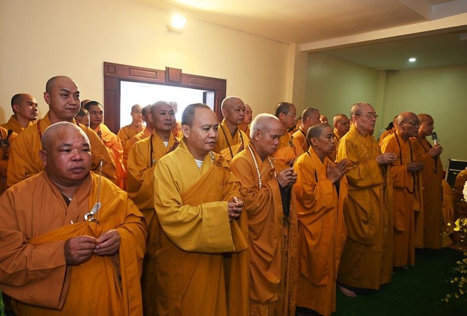 Chư tôn đức Hội đồng Chứng minh, Hội đồng Trị sự, các ban, viện T.Ư, GHPGVN tỉnh Hưng Yên và các tỉnh thành niêm hương tưởng niệm Trưởng lão Hòa thượng Thích Thanh Tứ Chư tôn đức Hội đồng Chứng minh, Hội đồng Trị sự, các ban, viện T.Ư, GHPGVN tỉnh Hưng Yên và các tỉnh thành niêm hương tưởng niệm Trưởng lão Hòa thượng Thích Thanh Tứ