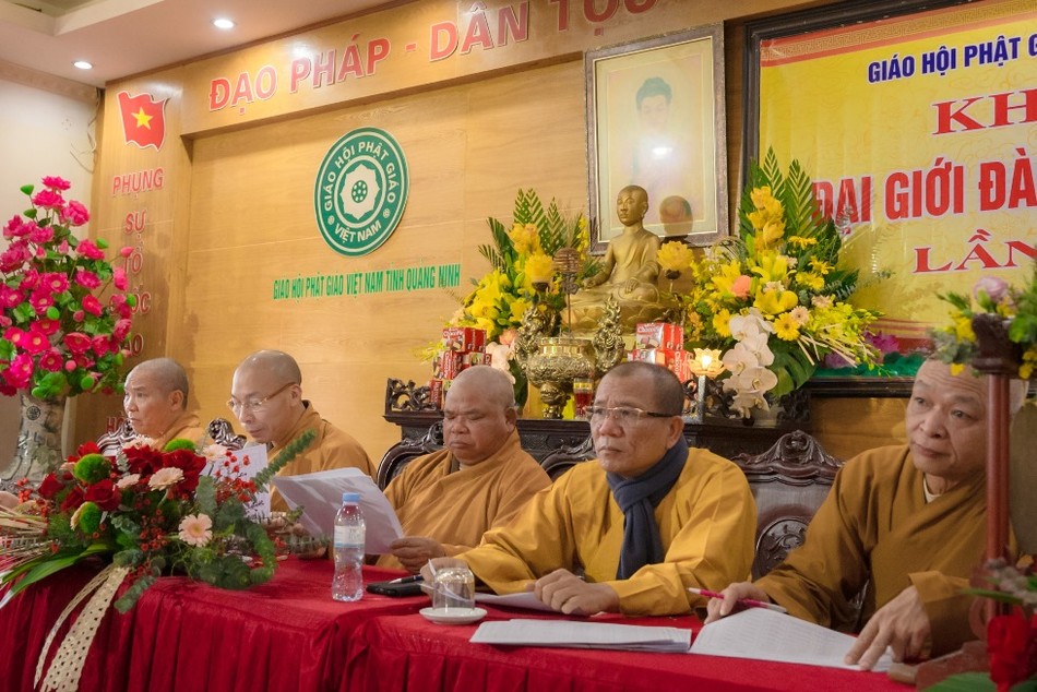 Chư tôn đức tiến hành khảo hạch các giới tử