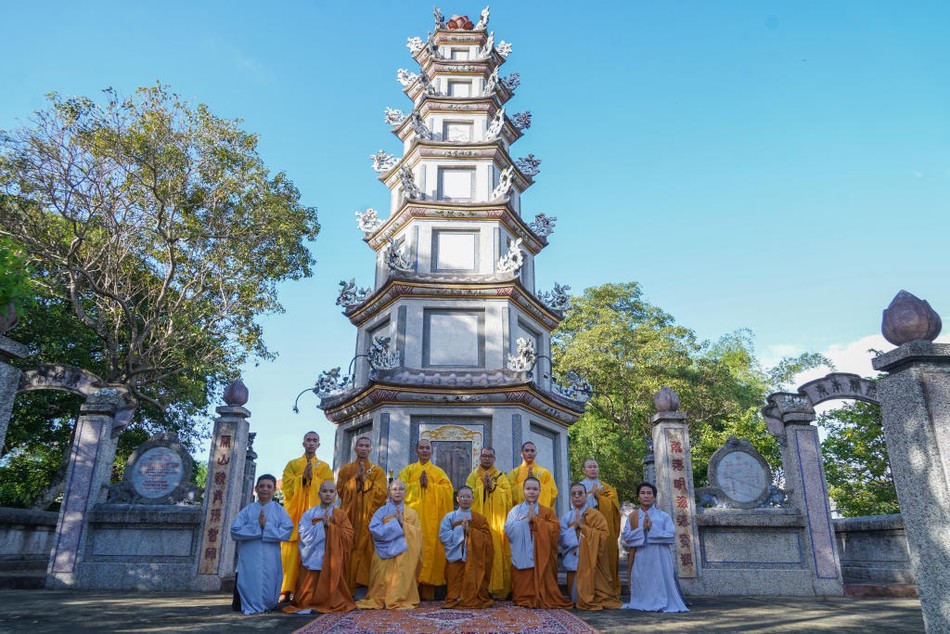 Tháp Tổ tại chùa Chúc Thánh Tháp Tổ tại chùa Chúc Thánh