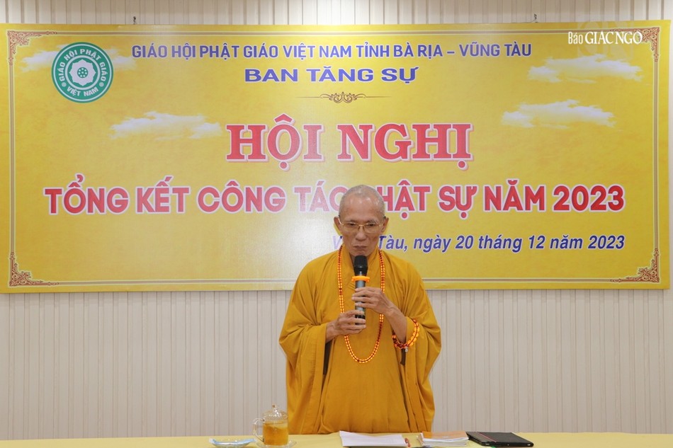 Hòa thượng Thích Huệ Trí phát biểu tại hội nghị Hòa thượng Thích Huệ Trí phát biểu tại hội nghị