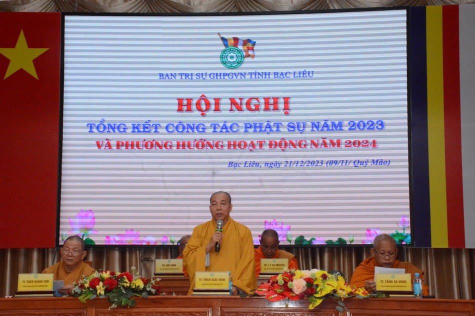 Thượng tọa Thích Giác Nghi phát biểu tại hội nghị Thượng tọa Thích Giác Nghi phát biểu tại hội nghị