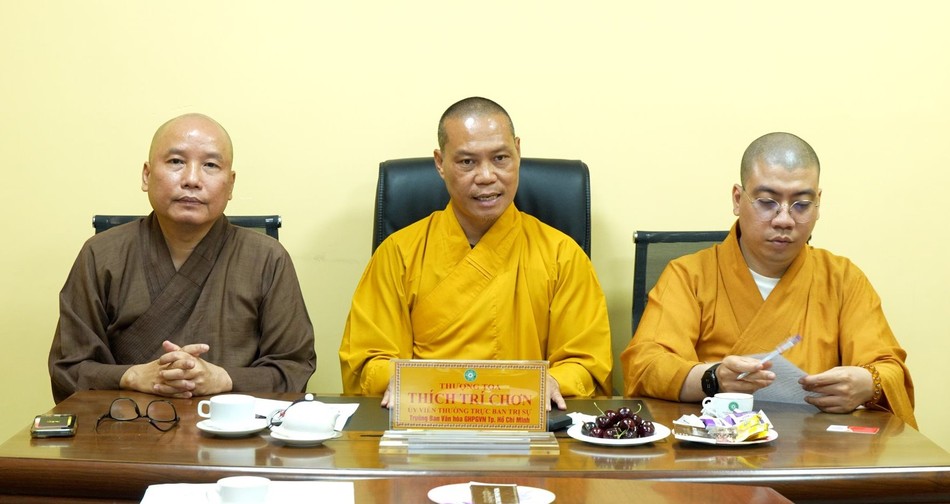 Thượng tọa Thích Trí Chơn chủ trì buổi họp của Thường trực Thượng tọa Thích Trí Chơn chủ trì buổi họp của Thường trực