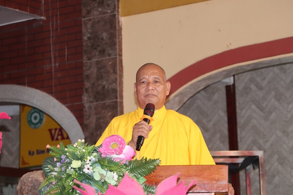 Thượng tọa Thích Nguyên Thọ phát biểu khai mạc hội nghị tổng kết Thượng tọa Thích Nguyên Thọ phát biểu khai mạc hội nghị tổng kết