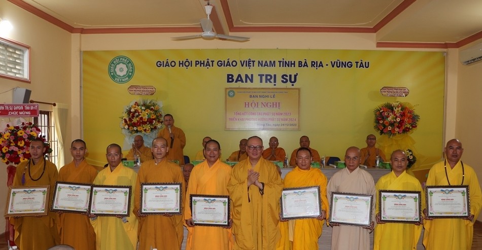 Tuyên dương những đơn vị cá nhân năm 2023 Tuyên dương những đơn vị cá nhân năm 2023