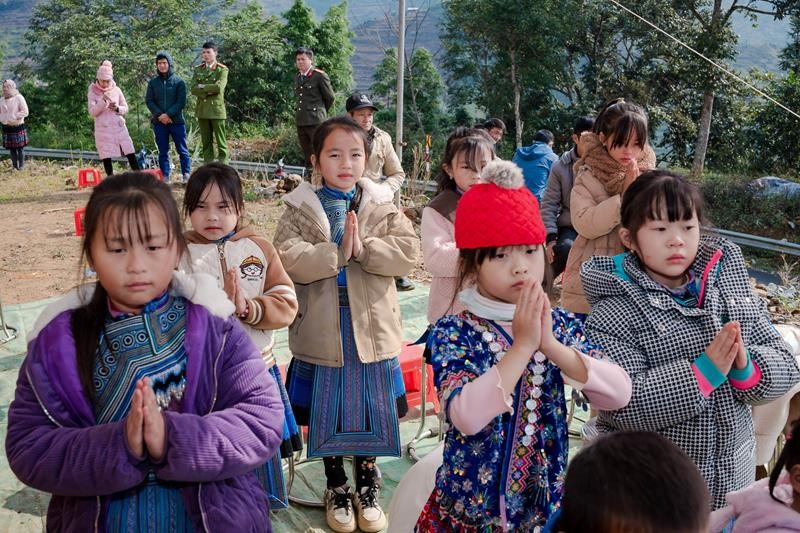 Học sinh miền núi xã Tả Ngài Chồ Học sinh miền núi xã Tả Ngài Chồ