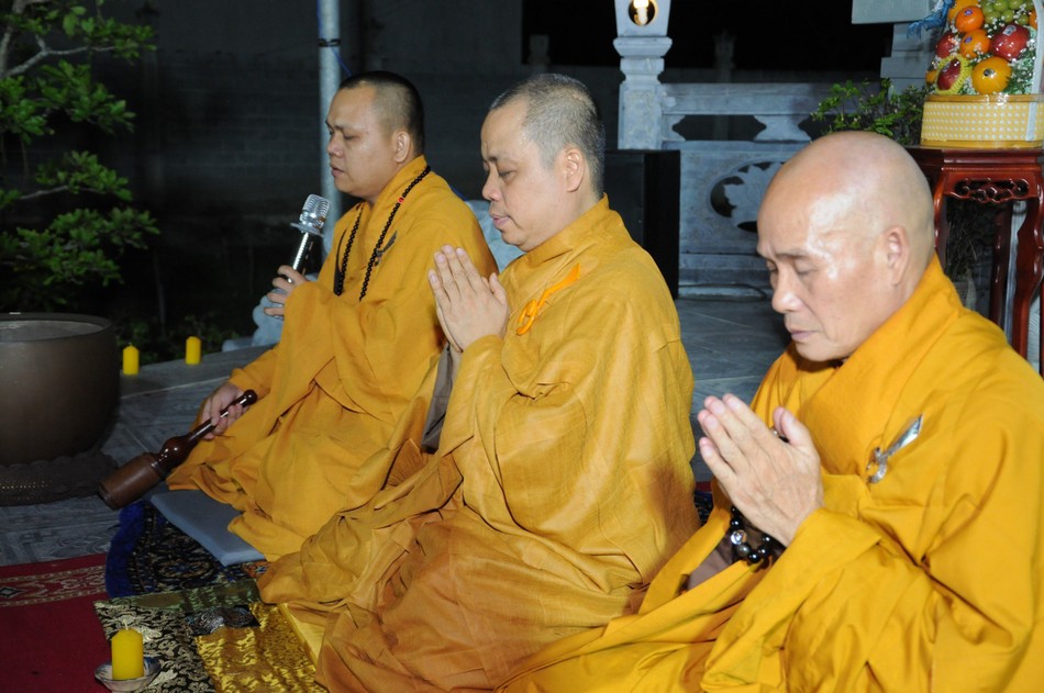 Hướng về Đức Phật A Di Đà Hướng về Đức Phật A Di Đà