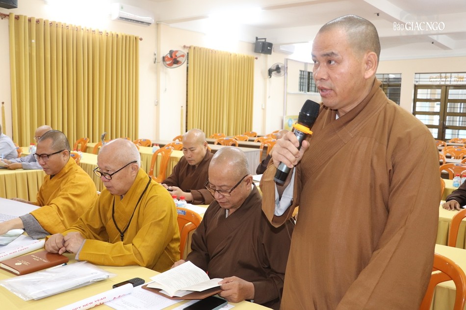 Chư tôn đức Ban Thường trực đã đóng góp nhiều ý kiến tại buổi họp Chư tôn đức Ban Thường trực đã đóng góp nhiều ý kiến tại buổi họp