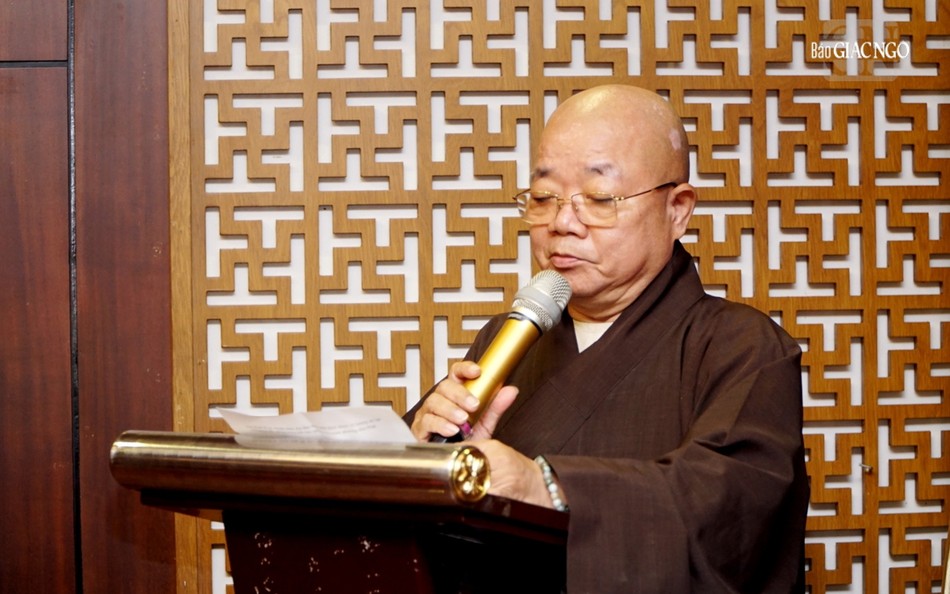 Thượng tọa Thích Thiện Hảo, Phó Trưởng Thường trực Ban Kinh tế - Tài chính phát biểu cảm tạ Thượng tọa Thích Thiện Hảo, Phó Trưởng Thường trực Ban Kinh tế - Tài chính phát biểu cảm tạ