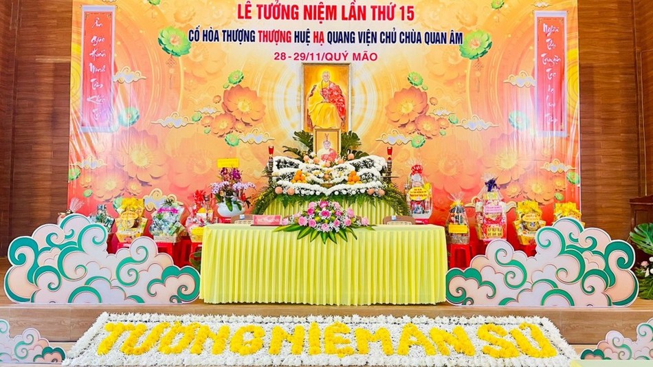 Di ảnh Hòa thượng Thích Huệ Quang tại chùa Quan Âm Di ảnh Hòa thượng Thích Huệ Quang tại chùa Quan Âm