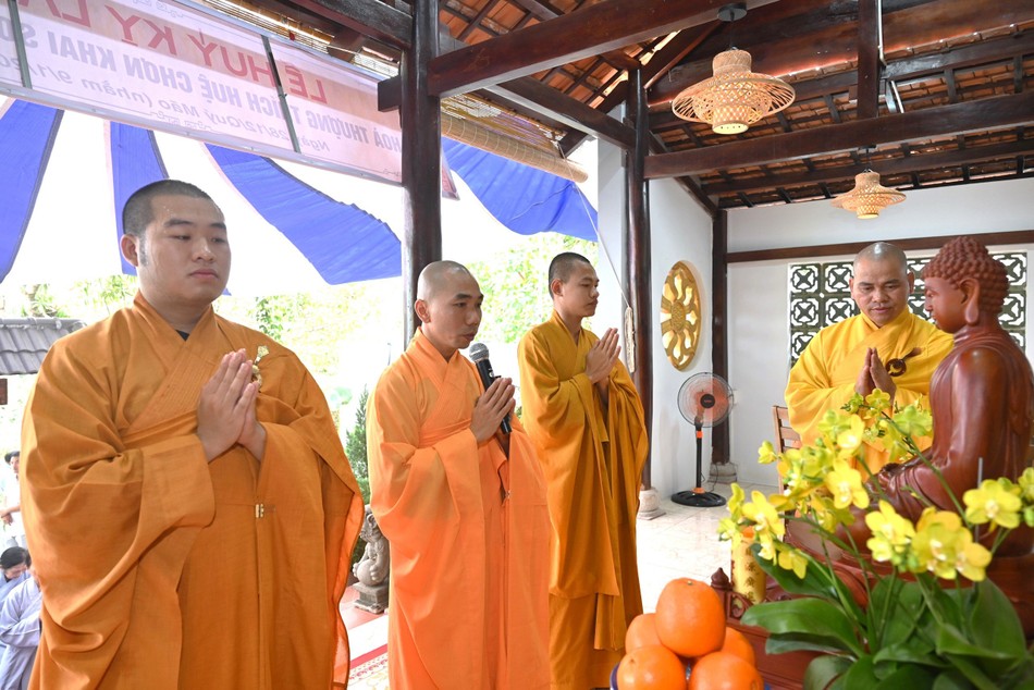 Đại đức Thích Trung Tú cung tuyên tiểu sử cố Hòa thượng Đại đức Thích Trung Tú cung tuyên tiểu sử cố Hòa thượng