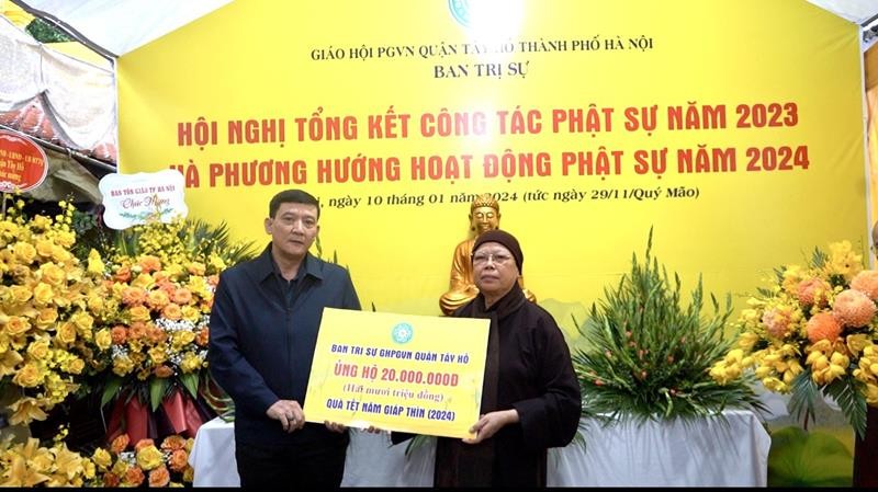 Đại diện Ban Trị sự GHPGVN Q.Tây Hồ ủng hộ quà Tết cho các hộ dân khó khăn Đại diện Ban Trị sự GHPGVN Q.Tây Hồ ủng hộ quà Tết cho các hộ dân khó khăn