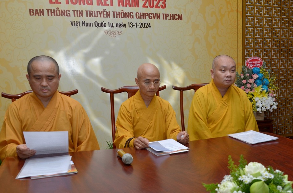 Chư tôn đức tham dự hội nghị