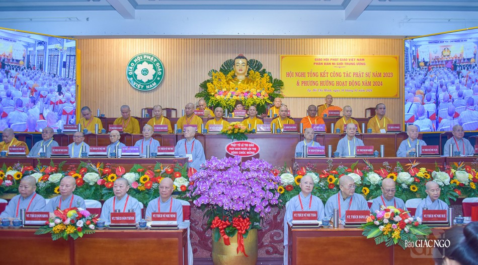 Chư tôn giáo phẩm chứng minh, cùng chư Ni chứng minh, chủ tọa hội nghị Chư tôn giáo phẩm chứng minh, cùng chư Ni chứng minh, chủ tọa hội nghị
