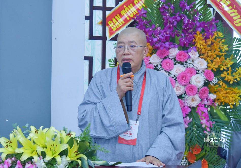 Ni trưởng Thích Đàm Lan thay mặt Ban Tổ chức cảm tạ Ni trưởng Thích Đàm Lan thay mặt Ban Tổ chức cảm tạ