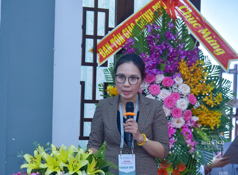 Bà Trần Thị Minh Nga phát biểu tại hội nghị Bà Trần Thị Minh Nga phát biểu tại hội nghị