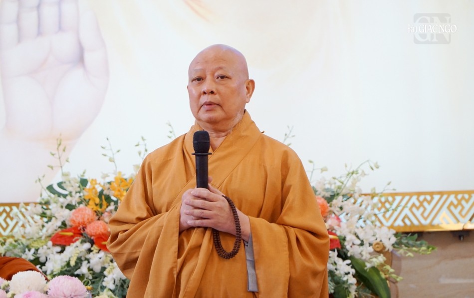 Hòa thượng Thích Lệ Trang đạo từ tại hội nghị