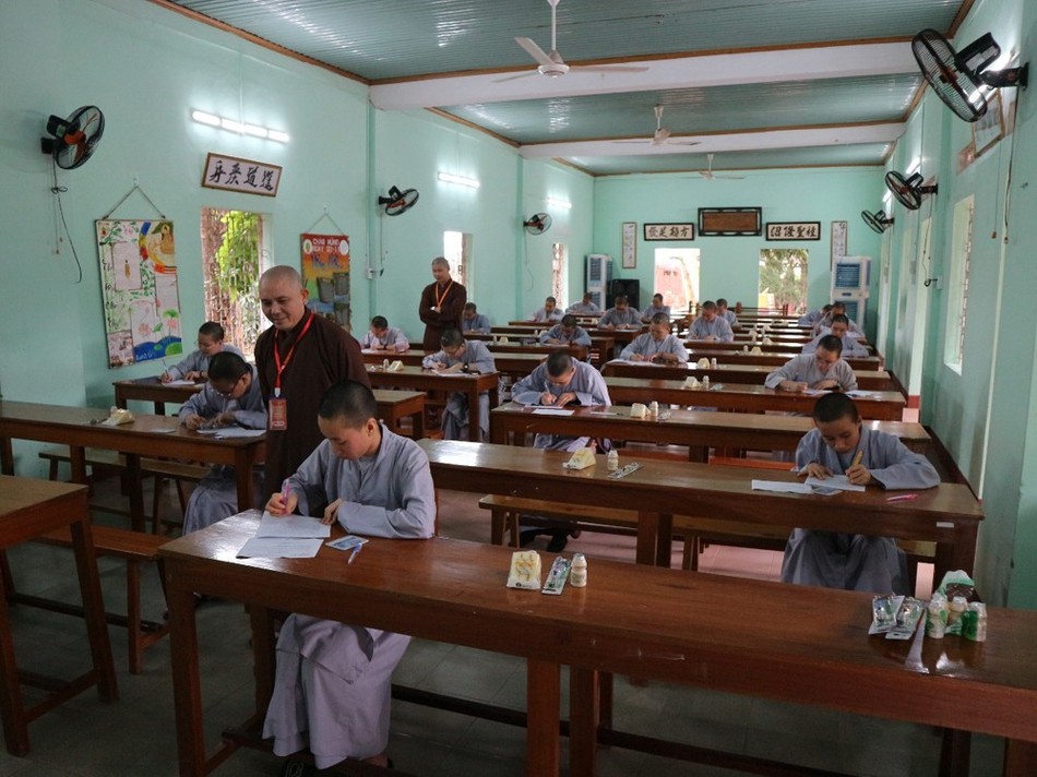 Phòng thi của Ni sinh Phòng thi của Ni sinh