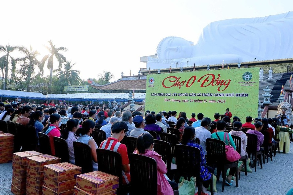 Quang cảnh buổi khai mạc "Chợ 0 đồng" Quang cảnh buổi khai mạc "Chợ 0 đồng"