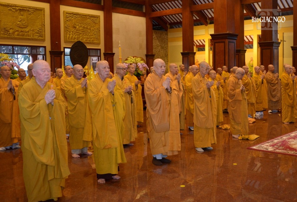 Chư tôn đức thành kính đảnh lễ Tam bảo Chư tôn đức thành kính đảnh lễ Tam bảo