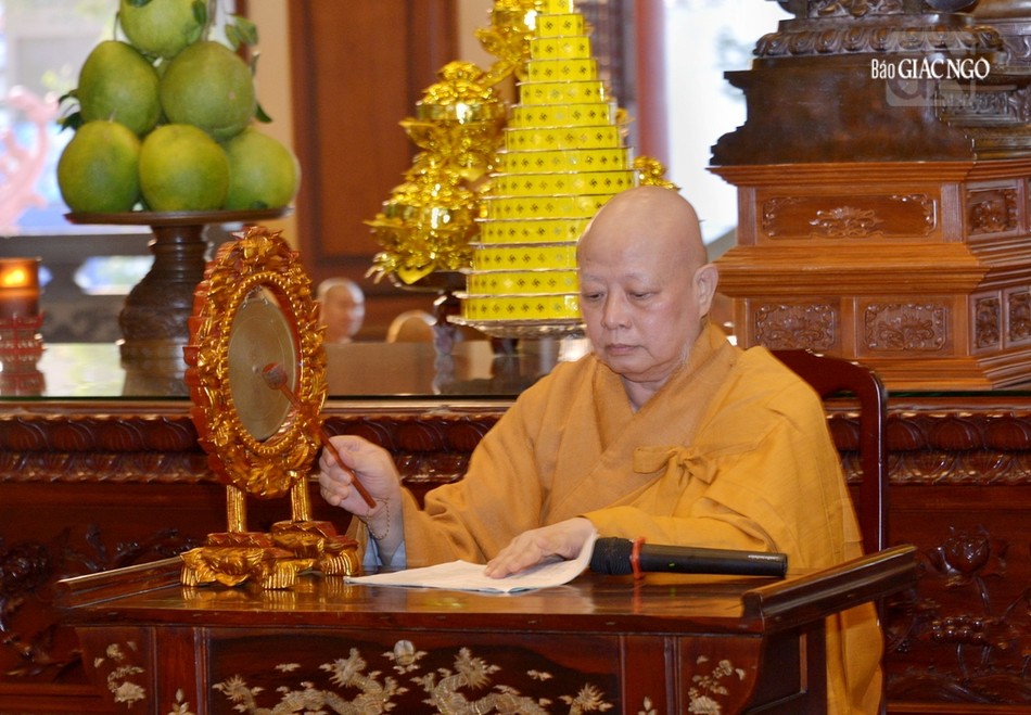 Hòa thượng Thích Lệ Trang, Trưởng ban Trị sự GHPGVN TP.HCM đại vị thuyết giới Tỳ-kheo và Bồ-tát Hòa thượng Thích Lệ Trang, Trưởng ban Trị sự GHPGVN TP.HCM đại vị thuyết giới Tỳ-kheo và Bồ-tát