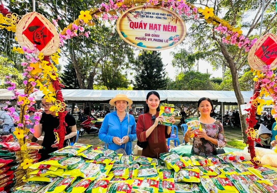 Quầy thực phẩm trong "Phiên chợ 0 đồng" Quầy thực phẩm trong "Phiên chợ 0 đồng"