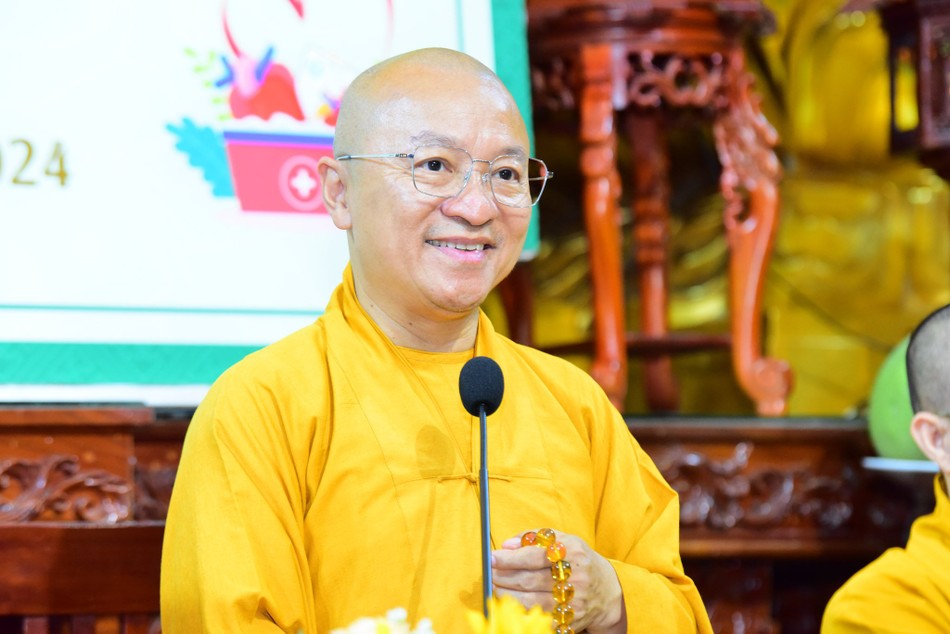 Thượng tọa Thích Nhật Từ báo cáo khái lượt các thành tựu mà công tác vận động hiến mô, tạng và cơ thể người