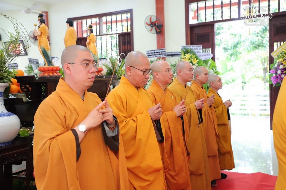 Chư tôn đức các ban chuyên môn viếng tang