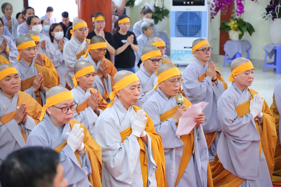 Ni sư Thích nữ Lệ Tuyên dâng lời hoài niệm đến ân sư