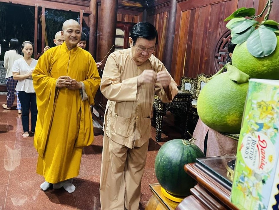 Ngài Trương Tấn Sang dâng hương ngày mồng 1 Tết tại chùa Pháp Minh Ngài Trương Tấn Sang dâng hương ngày mồng 1 Tết tại chùa Pháp Minh