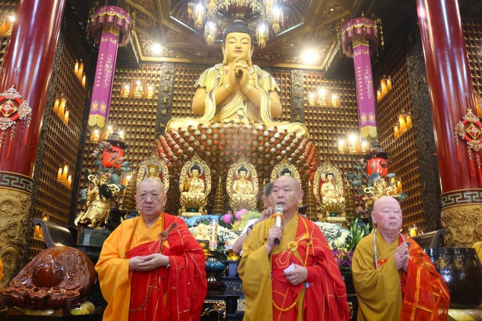 Thượng tọa Thích Huệ Công thay mặt Ban đại diện Phật giáo người Hoa chúc Tết toàn thể Tăng, Ni các tự viện, hội quán, cộng đồng Phật tử người Hoa Thượng tọa Thích Huệ Công thay mặt Ban đại diện Phật giáo người Hoa chúc Tết toàn thể Tăng, Ni các tự viện, hội quán, cộng đồng Phật tử người Hoa