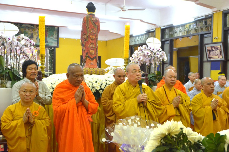 Trưởng lão Hòa thượng Thích Thanh Nhiễu thay mặt phái đoàn phân ưu cùng môn đồ pháp quyến Trưởng lão Hòa thượng Thích Thanh Nhiễu thay mặt phái đoàn phân ưu cùng môn đồ pháp quyến