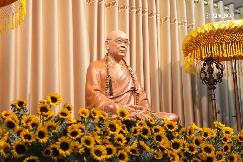 Tôn tượng Trưởng lão Hòa thượng Thích Hiển Tu Tôn tượng Trưởng lão Hòa thượng Thích Hiển Tu