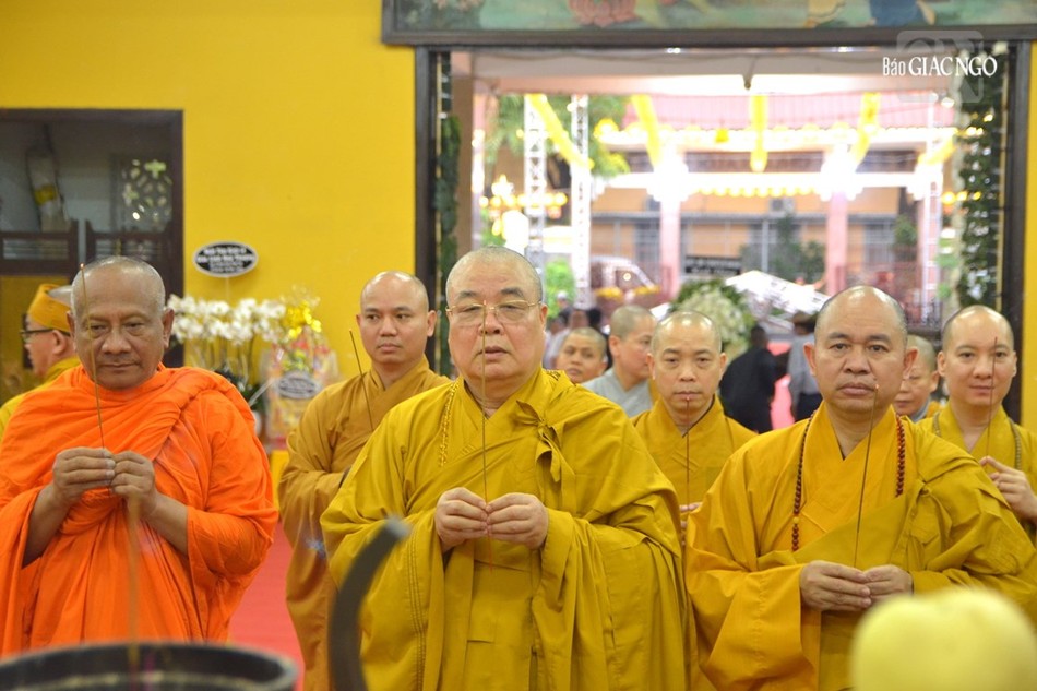 Chư tôn đức Ban Thường trực Hội đồng Trị sự phía Bắc và các Ban, Viện T.Ư, Học viện Phật giáo VN tại TP.HCM niêm hương tưởng niệm Chư tôn đức Ban Thường trực Hội đồng Trị sự phía Bắc và các Ban, Viện T.Ư, Học viện Phật giáo VN tại TP.HCM niêm hương tưởng niệm