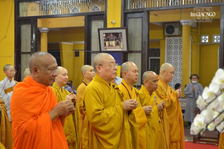 Chư tôn đức Ban Thường trực Hội đồng Trị sự phía Bắc, Văn phòng I T.Ư, lãnh đạo các Ban, Viện T.Ư và Học viện Phật giáo VN tại TP.HCM niêm hương tưởng niệm Chư tôn đức Ban Thường trực Hội đồng Trị sự phía Bắc, Văn phòng I T.Ư, lãnh đạo các Ban, Viện T.Ư và Học viện Phật giáo VN tại TP.HCM niêm hương tưởng niệm