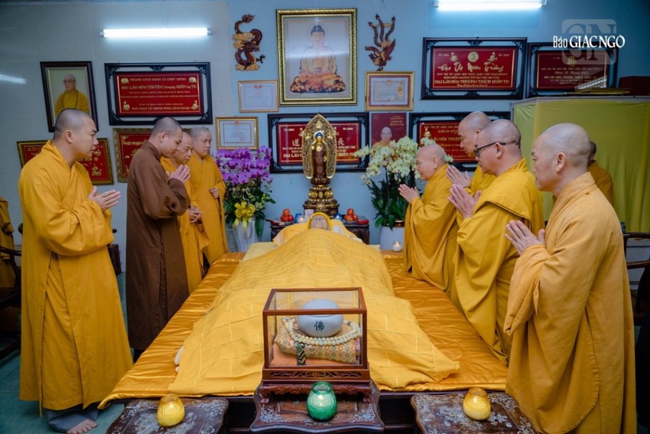 Chư tôn đức hộ niệm tại phương trượng Chư tôn đức hộ niệm tại phương trượng