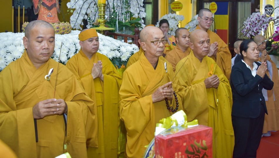 Ban Trị sự GHPGVN tỉnh Bến Tre dâng hương tưởng niệm