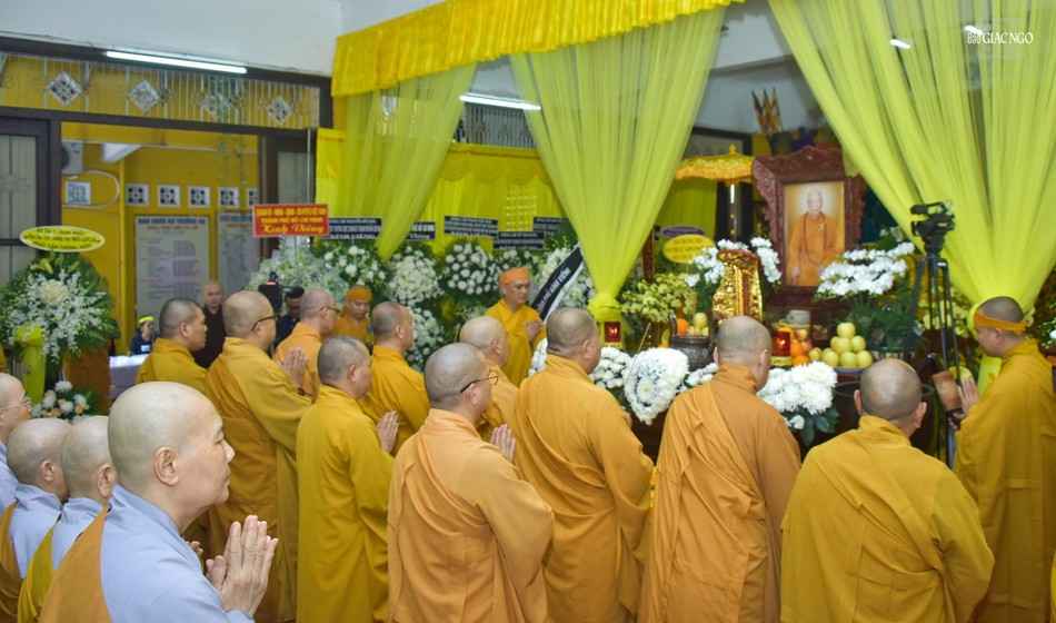 Thành kính tưởng niệm