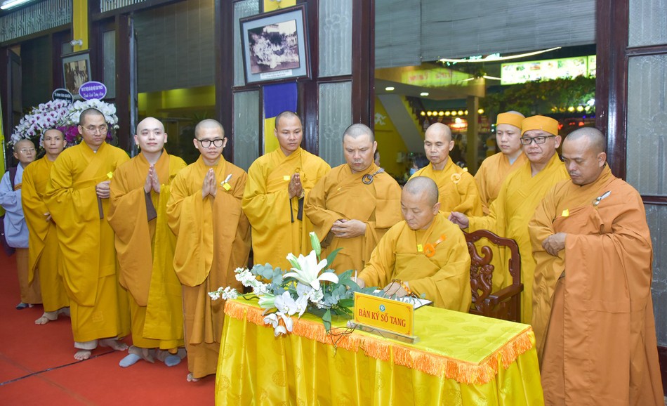 Viết sổ tang phân ưu cùng môn đồ pháp quyến